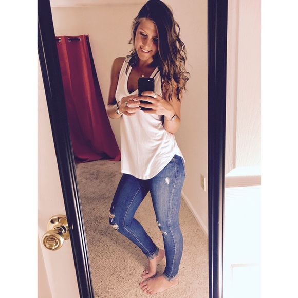 Meet your posher, Samantha! - Picture 2 of 2